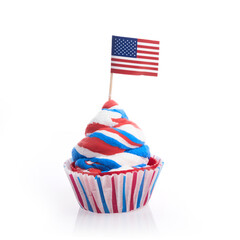 Obraz premium American independence day, celebration and holidays concept - cupcake in disposable tableware and stars.