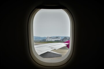 奄美空港、ピーチ、航空機、着陸、主翼