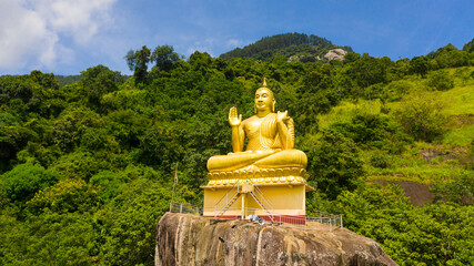 Obraz premium Buddha statue, Seated Buddha on rock, Aluvihara Rock Temple, Matale, Central Province, Sri Lanka, Asia.