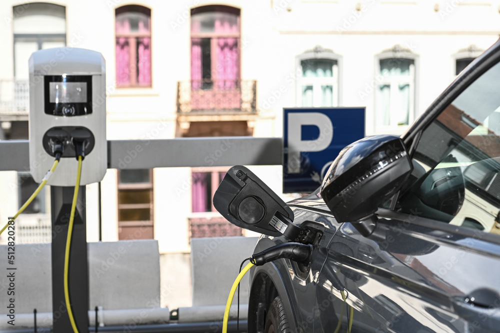 Poster auto voiture electrique electricité recharge charge borne station parking stationnement domicile