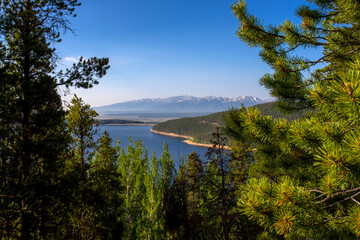 Evergreen trees, blue water, and Rocky Mountains at Turquoise Lake in Colorado