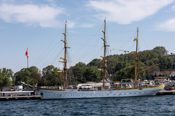 Fototapeta na wymiar Ship in the harbor