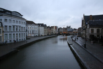 Obraz premium canal and houses 