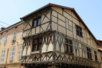 Fototapeta na wymiar Maison typique, vue de l'extérieur, ville de Charlieu, département de la Loire, France
