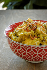Turkey meat in coriander chutney with fried onion. Indian cuisine dish.