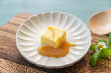 小分けバターとマヌカハニー