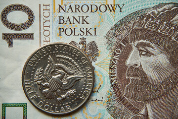 10 złotych, polski banknot i pół dolara USA 