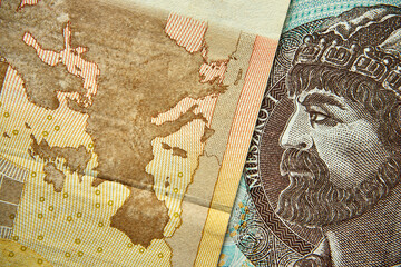 10 złotych, polski banknot i banknot 50 euro 