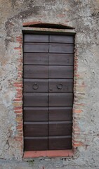 Italy, Tuscany: Closed door of the old house.