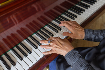 Obraz premium Close-up, hands of an old woman playing the piano