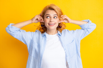 Naklejka premium Portrait of beauty redhed woman with cherries on yellow isolated background.