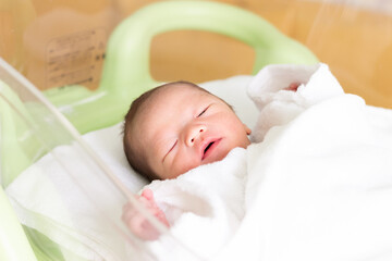 生後間もない男の子の赤ちゃん　新生児
