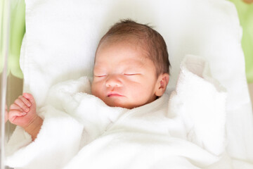 生後間もない男の子の赤ちゃん　新生児