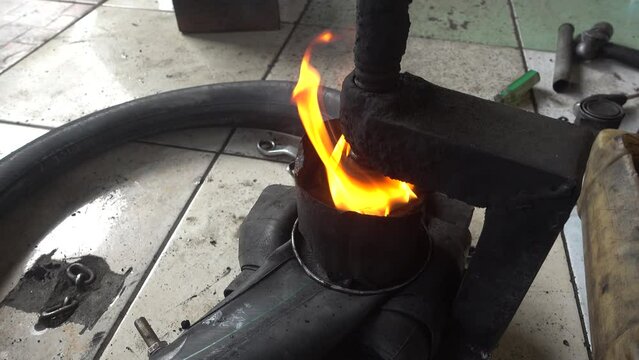 Traditional pressing machine for patching tires in workshop