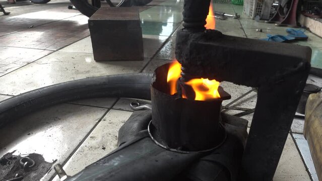 Traditional pressing machine for patching tires in workshop