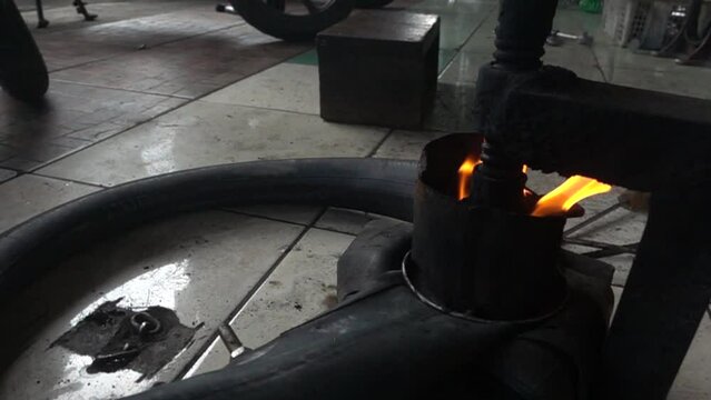 Traditional pressing machine for patching tires in workshop