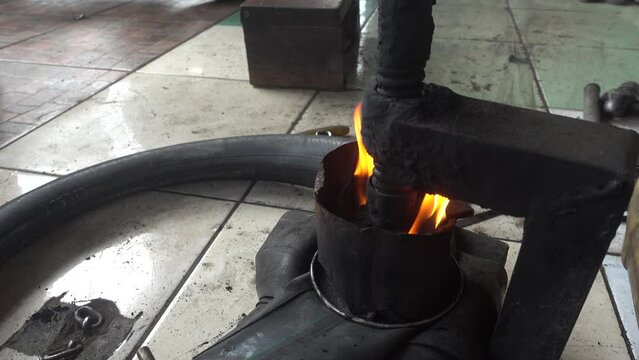 Traditional pressing machine for patching tires in workshop