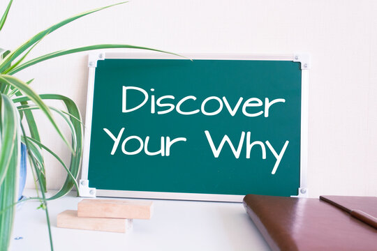 Text Discover Your Why written on the green chalkboard