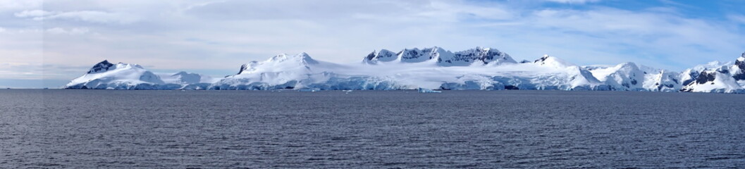 Fototapeta na wymiar Panorama of snow covered mountains at Portal Point, Antarctica