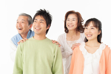 笑顔の二世代家族のポートレート