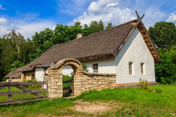 Fototapeta na wymiar Ancient traditional ukrainian rural house in Pyrohiv (Pirogovo) village near Kiev, Ukraine