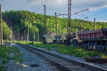Fototapeta premium Industrial railway of the Kachkanar mining and processing plant. Промышленная железная дорога Качканарского горно-обогатительного комбината. 