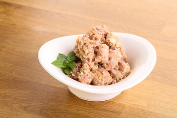 Canned tuna fish with oil