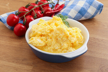 Scrambledd egg in the bowl