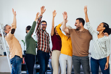 Obraz premium Positive people cheered themselves and finished group therapy.
