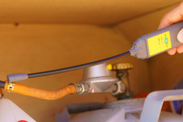 Using gas detector in camper vehicle