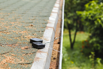 Obraz premium Small solar panels for the lightbulbs on the roof of the house