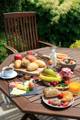Frühstück im Garten