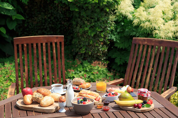 Frühstück im Garten