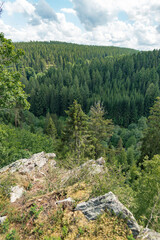 Fototapeta na wymiar Ehrensteinley Panorama Monschau Felsformation im Sommer