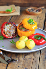 gefüllte Paprikaschoten mit Hackfleisch