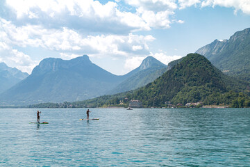 Stand Up Paddle sur le lac d'Annecy - obrazy, fototapety, plakaty