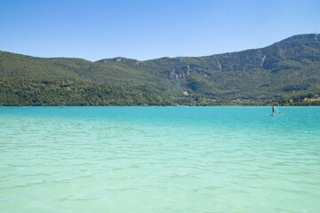 Le lac d'Aiguebelette depuis la plage du Sougey