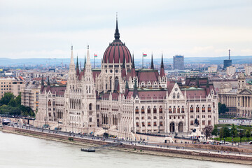 Obraz premium Aerial view of the Hungarian Parliament Building alongside the Danube in Budapest