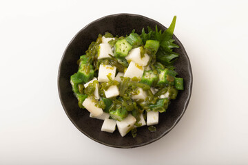 オクラと長芋とメカブのねばねばサラダ