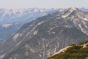 Majestätische Alpenlandschaft; Blick vom Krippenstein auf den Hohen Sarstein (1975m) und das Tote Gebirge