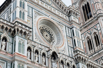 Fototapeta premium Florence, Italy; November 2021: Detail of the facade of the cathedral of Florence, Santa Maria del Fiore.