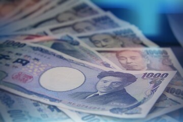 千円札と一万円札