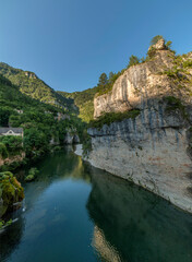 Fototapeta na wymiar Les gorges du Tarn à Saint-Chély-du-Tarn, Lozère, France