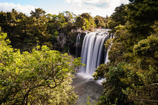 Mesmerizing view of the Whangarei Falls in Tikipunga, New Zealand
