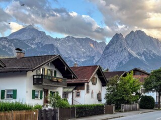 Fototapeta na wymiar Zugspitze from Garmisch-Partenkirchen, Bavaria