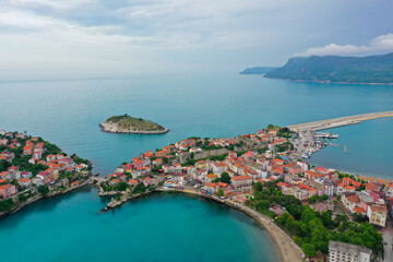 Fototapeta premium Beautiful cityscape on the mountains over Black-sea, Amasra. Amasra traditional Turkish architecture