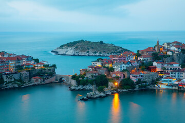 Fototapeta premium Beautiful cityscape on the mountains over Black-sea, Amasra. Amasra traditional Turkish architecture