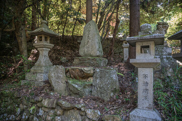 山寺の灯籠