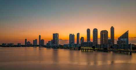 Fototapeta na wymiar Sunrise at Miami - Sunny Isles Beach 2