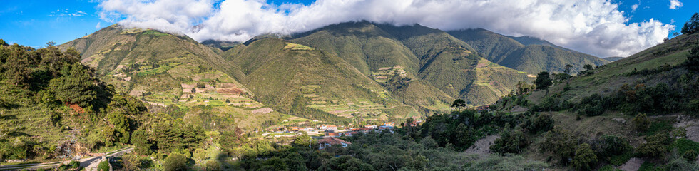 Fototapeta na wymiar Landscape view of the Andean mountains on a sunny day. Merida state, venezuela